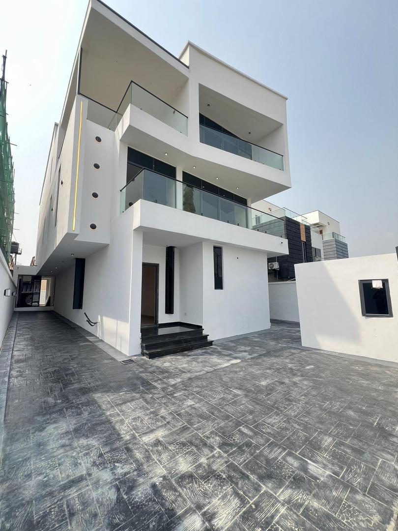 LUXURIOUS 5 BED FULLY DETACHED DUPLEX think global porperty